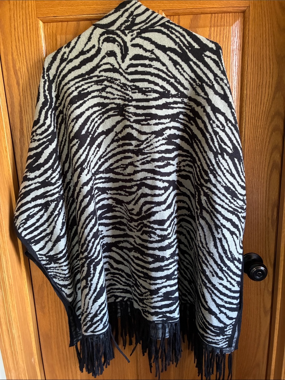 Christian Siriano L/XL Knit Zebra-Pattern Poncho - Picture 4 of 7